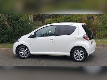 Used Toyota AYGO 2013 for sale - 76011983: Photo 3