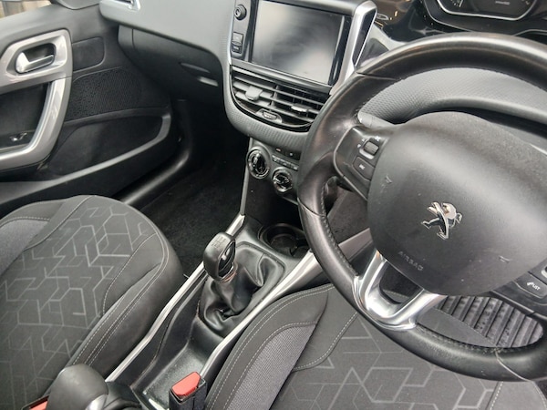 Used Peugeot 2008 2018 for sale - 76201022: Photo 22