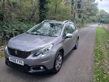 Used Peugeot 2008 2018 for sale - 76201022: Photo 2