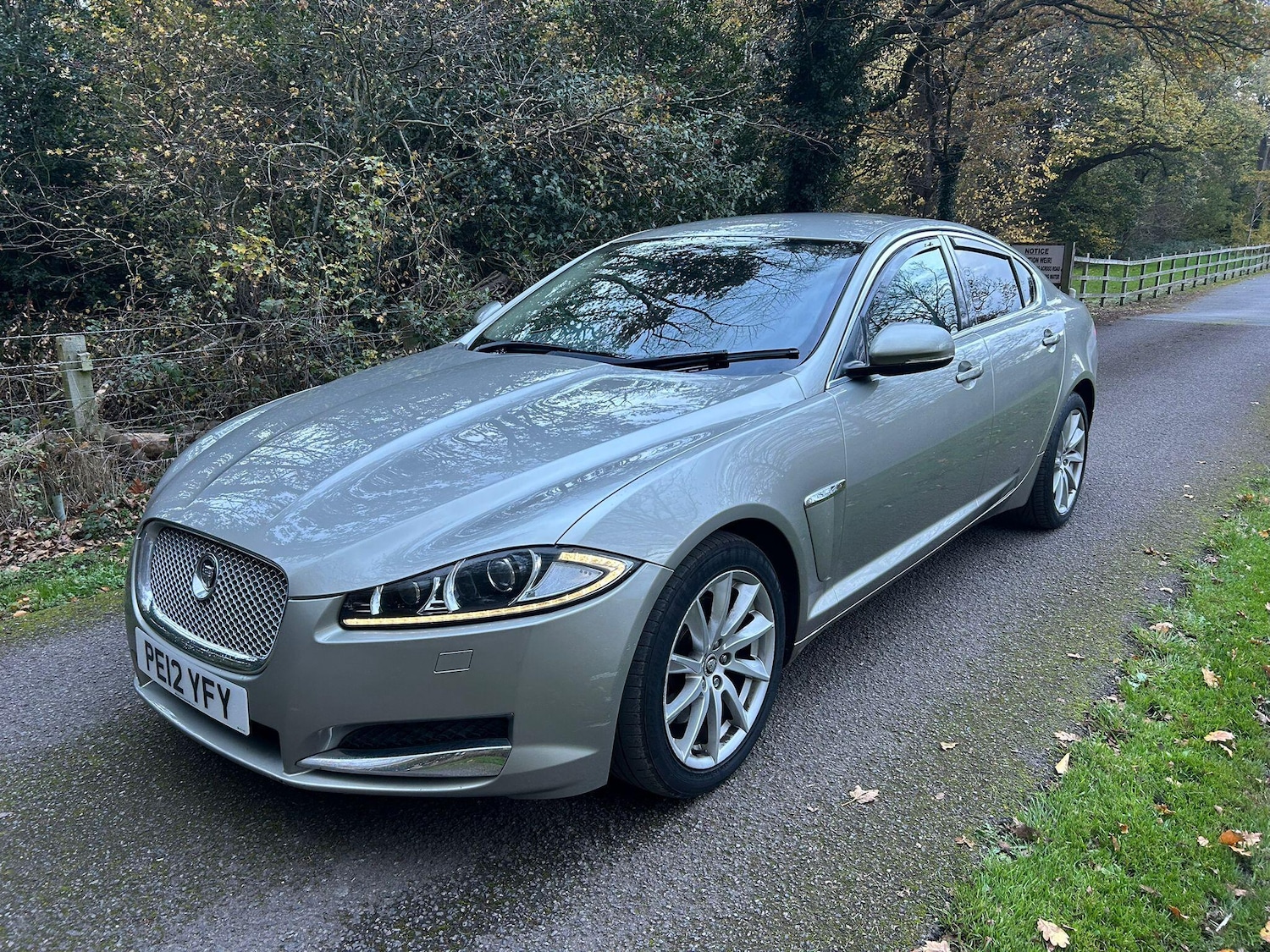 Used Jaguar XF 2012 for sale - 76511790: Photo 1