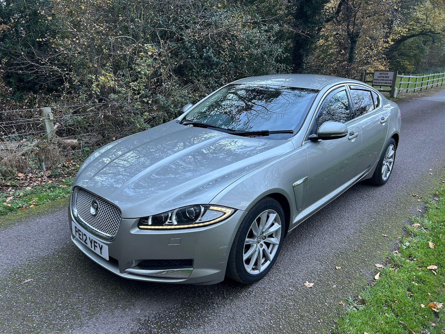 Used Jaguar XF 2012 for sale - 76511790: Photo 2