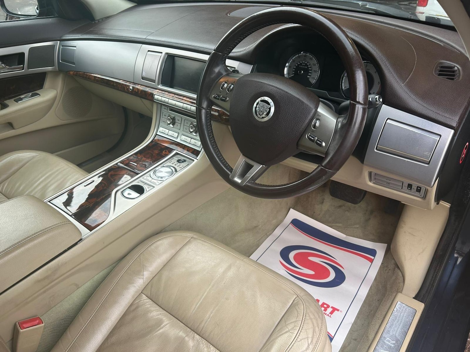 Used Jaguar XF 2011 for sale - 76409202: Photo 24