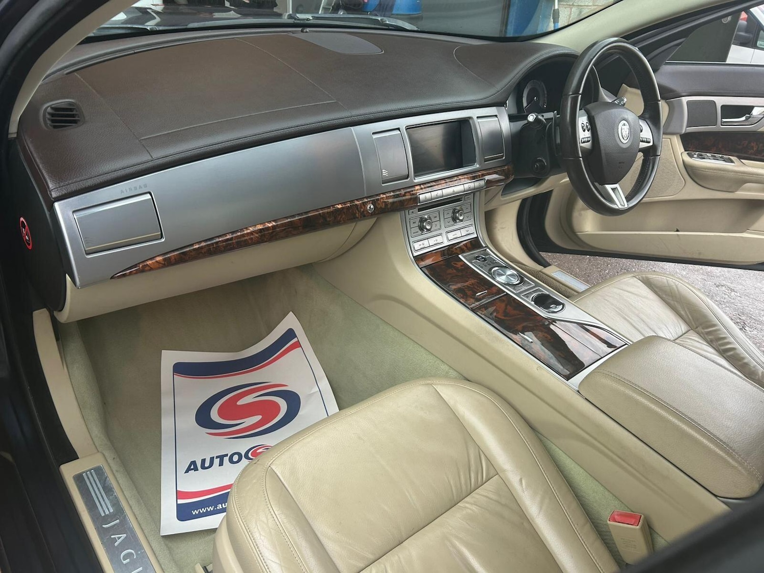 Used Jaguar XF 2011 for sale - 76409202: Photo 29