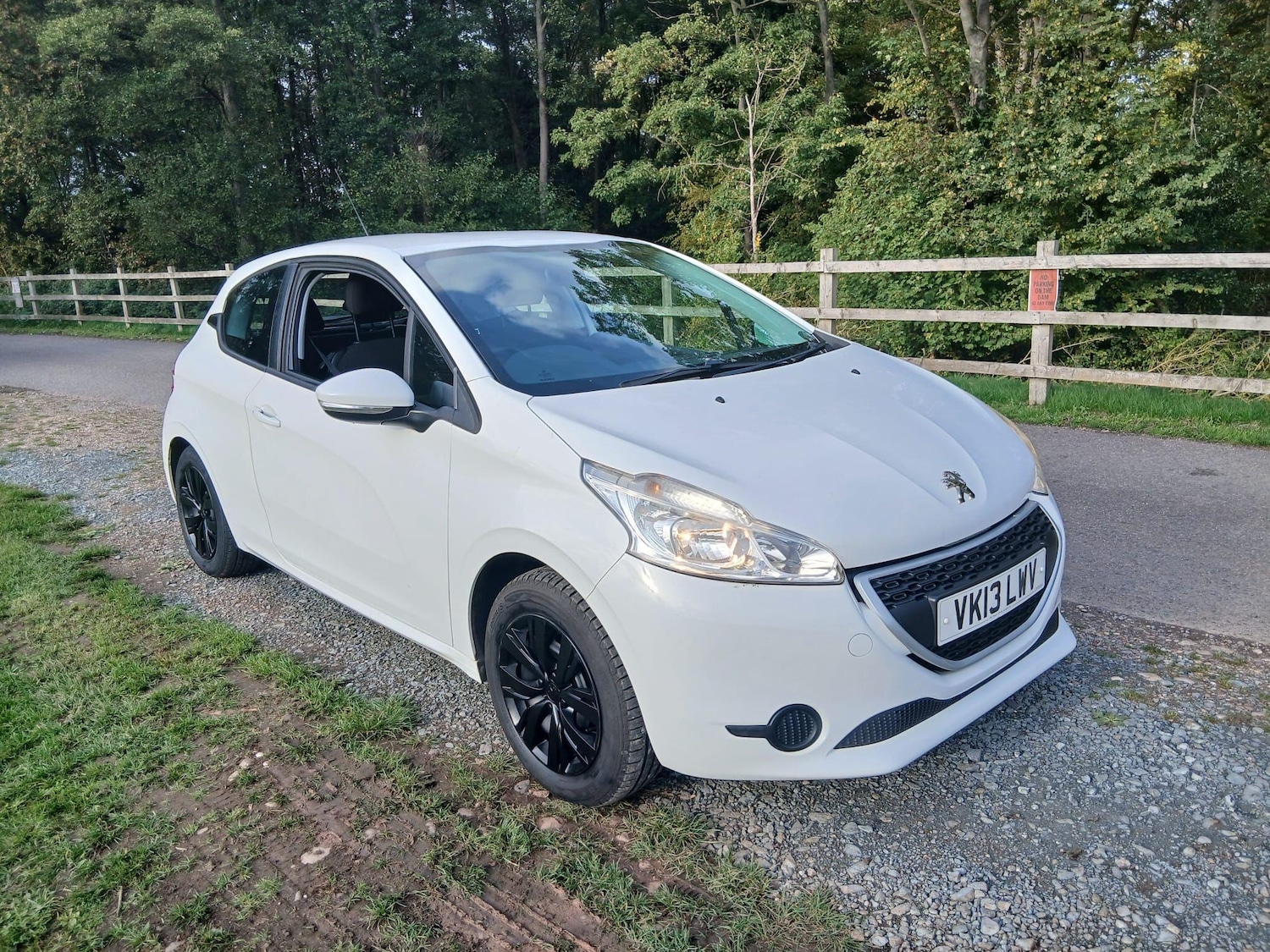 Used Peugeot 208 2013 for sale - 76349248: Photo 9