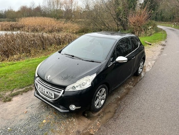 Used Peugeot 208 2012 for sale - 77016619: Photo