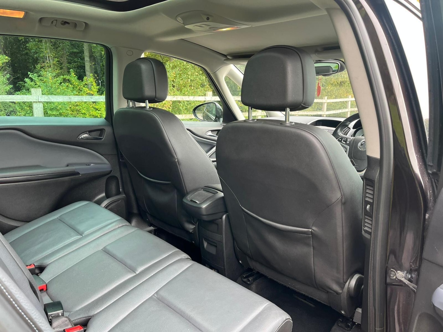 Used Vauxhall Zafira Tourer 2013 for sale - 76307310: Photo 19