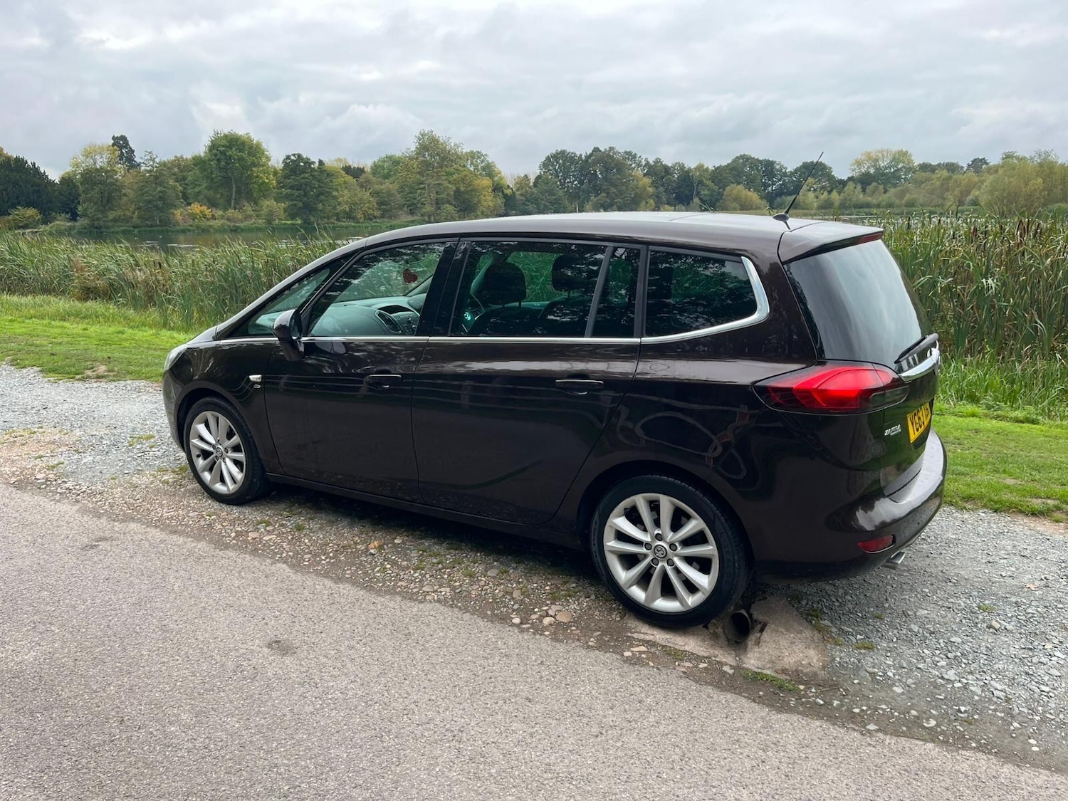 Used Vauxhall Zafira Tourer 2013 for sale - 76307310: Photo 2
