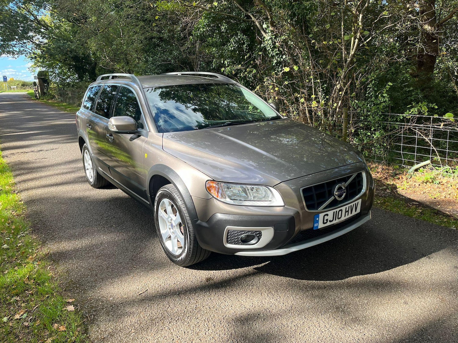 Used Volvo XC70 2010 for sale - 76031652: Photo 2