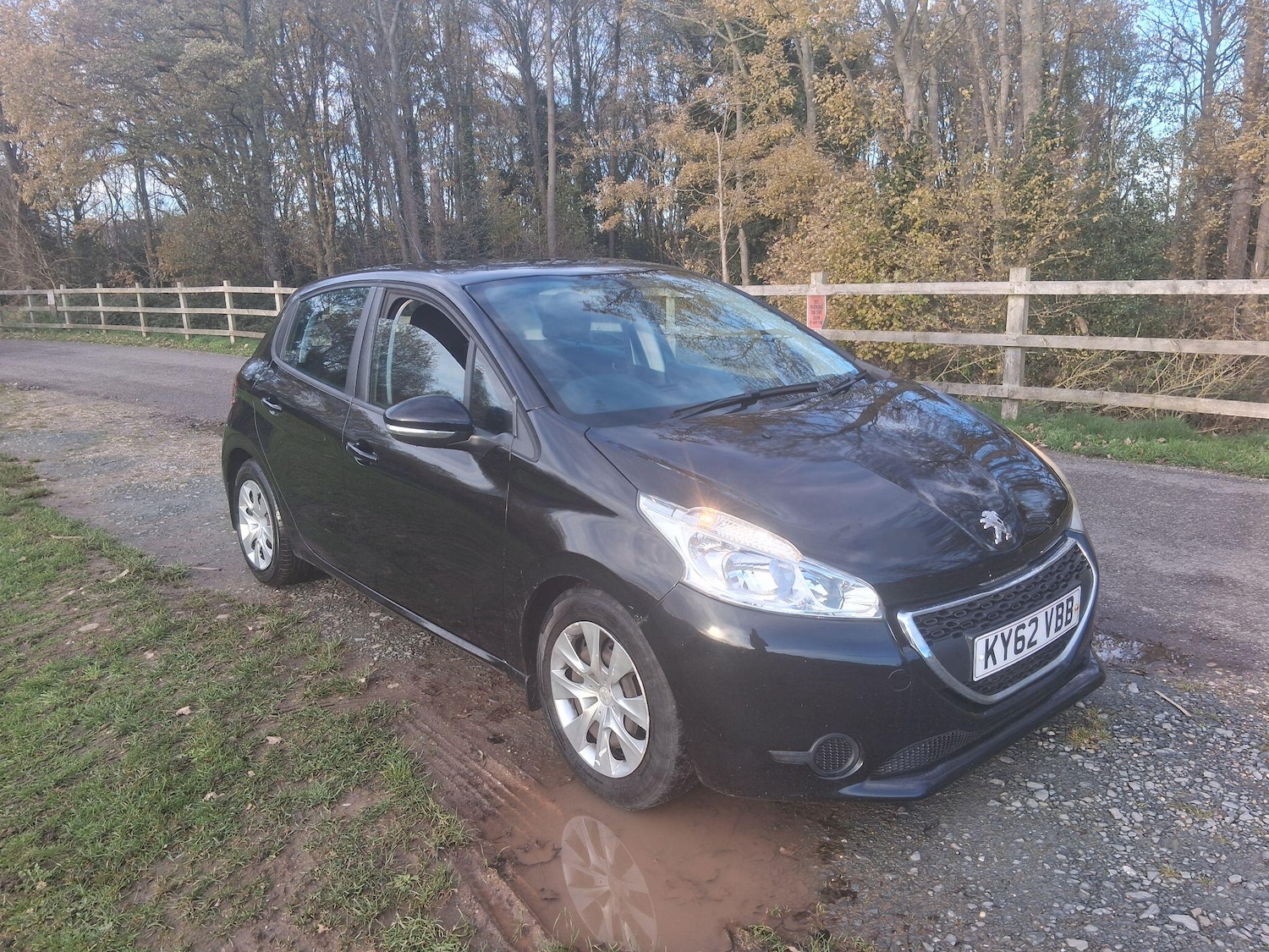 Used Peugeot 208 2013 for sale - 76781602: Photo 2