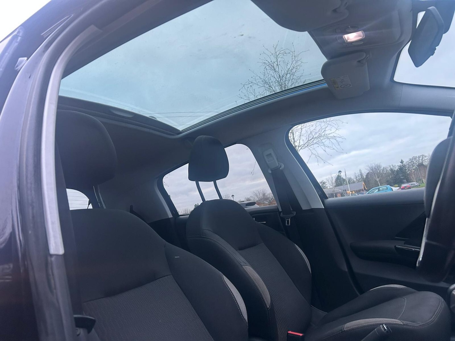 Used Peugeot 208 2014 for sale - 77074035: Photo 17