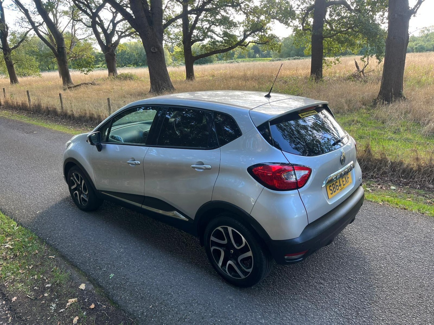 Used Renault Captur 2015 for sale - 76988027: Photo 2