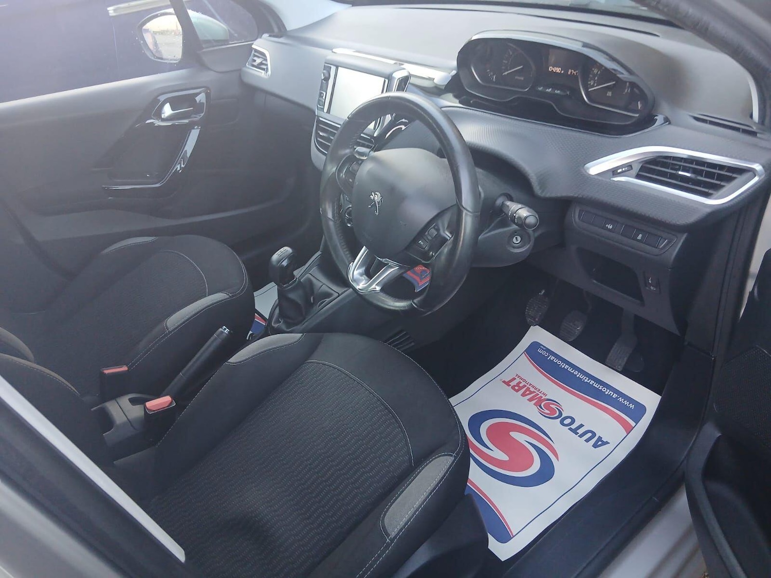 Used Peugeot 208 2015 for sale - 76613408: Photo 14