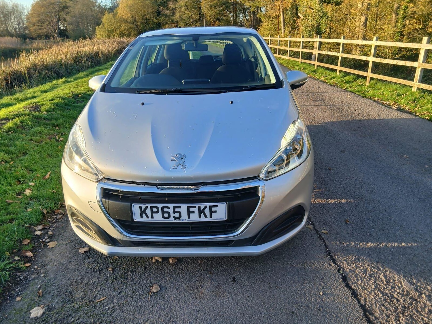 Used Peugeot 208 2015 for sale - 76613408: Photo 2