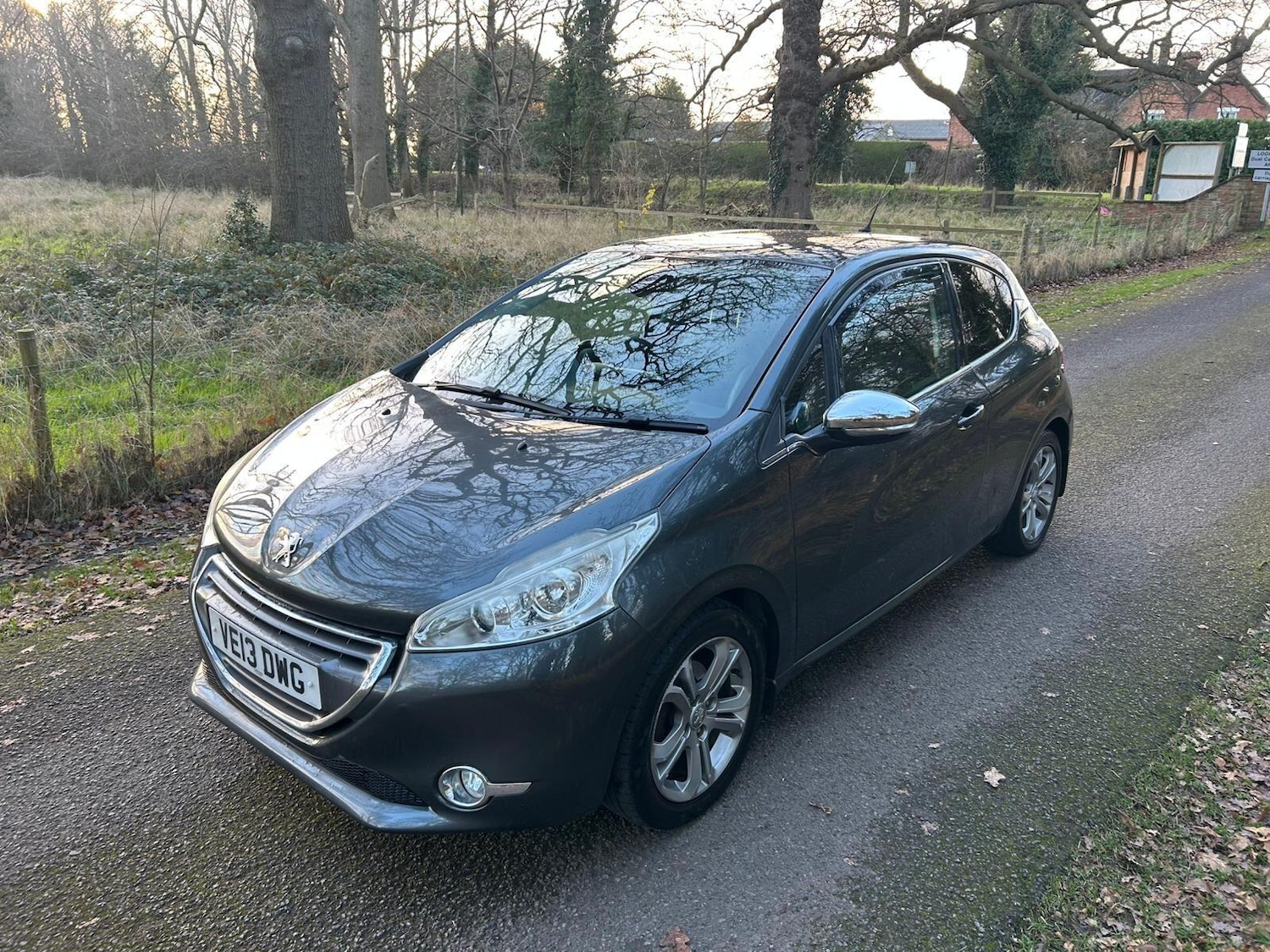 Used Peugeot 208 2013 for sale - 76913530: Photo 4