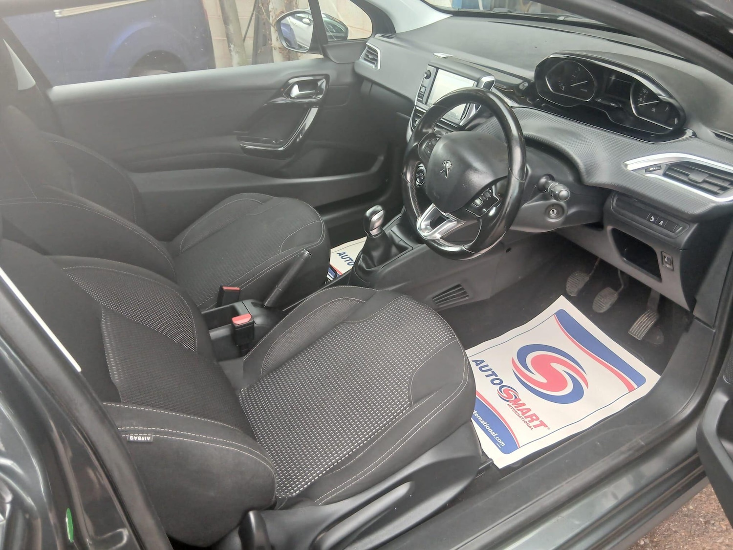Used Peugeot 208 2015 for sale - 76349561: Photo 13
