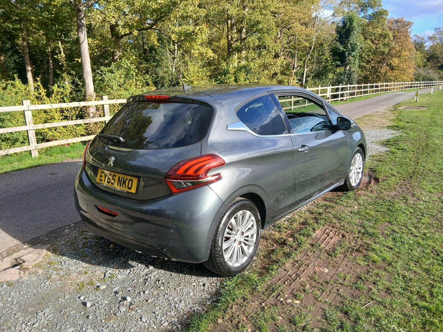 Used Peugeot 208 2015 for sale - 76349561: Photo 7