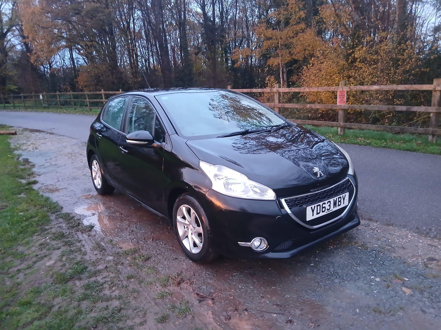 Used Peugeot 208 2013 for sale - 76824854: Photo 2