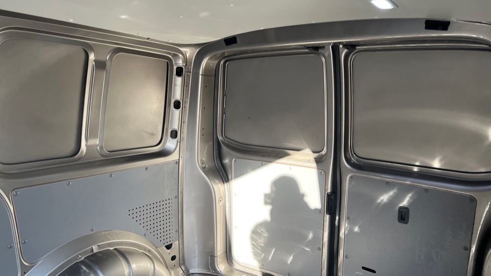 Used Volkswagen Transporter 2022 for sale - 76872254: Photo 9