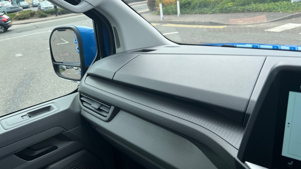 Used Volkswagen Transporter 2025 for sale - 76871740: Photo 32