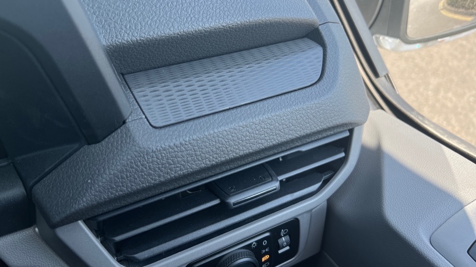 Used Volkswagen Transporter 2025 for sale - 76738328: Photo 28