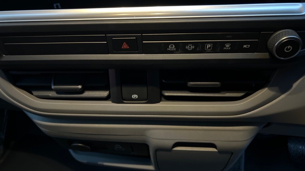 Used Volkswagen Transporter 2025 for sale - 76984121: Photo 13