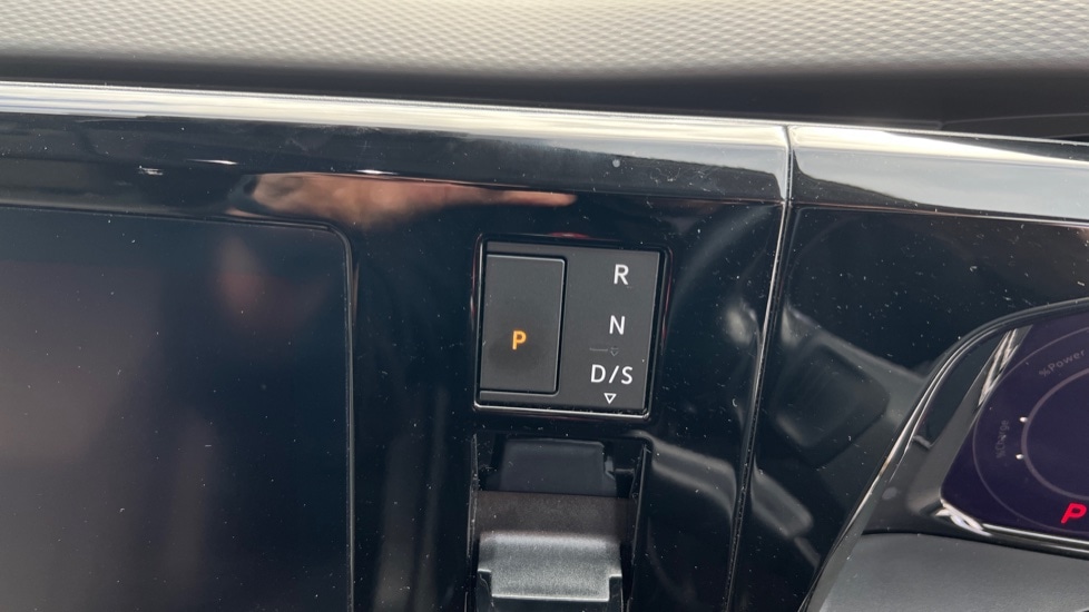 Used Volkswagen Multivan 2024 for sale - 76311998: Photo 14