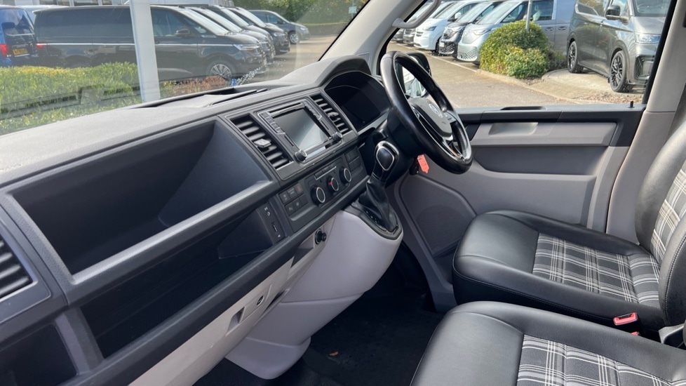 Used Volkswagen Transporter 2017 for sale - 77010310: Photo 2