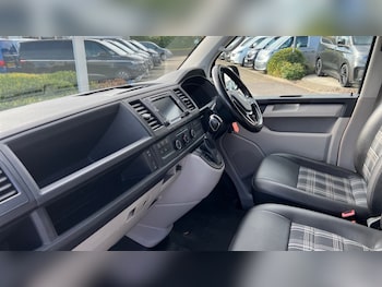 Used Volkswagen Transporter 2017 for sale - 77010310: Photo