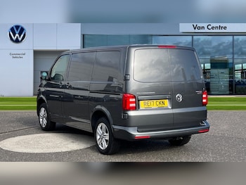 Used Volkswagen Transporter 2017 for sale - 77010310: Photo