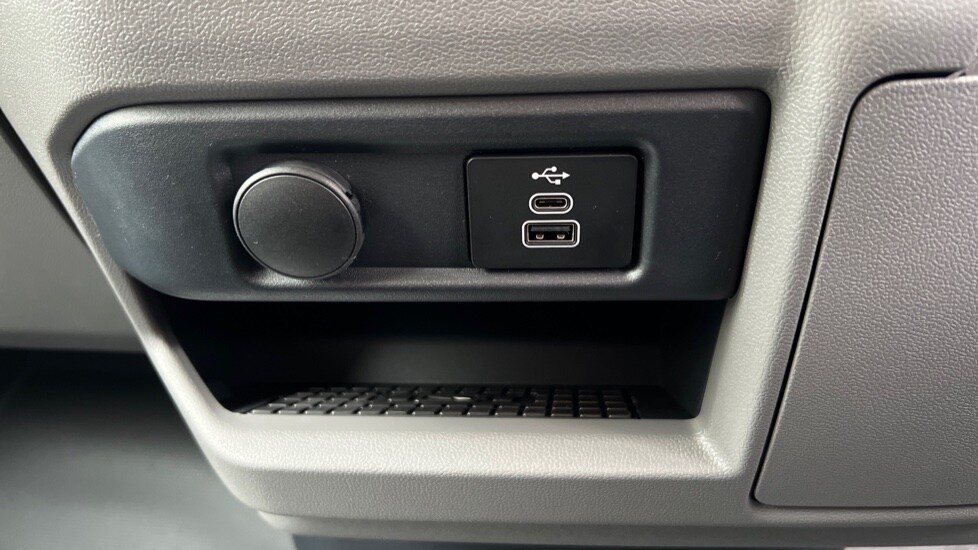 Used Volkswagen Transporter 2025 for sale - 76870298: Photo 36