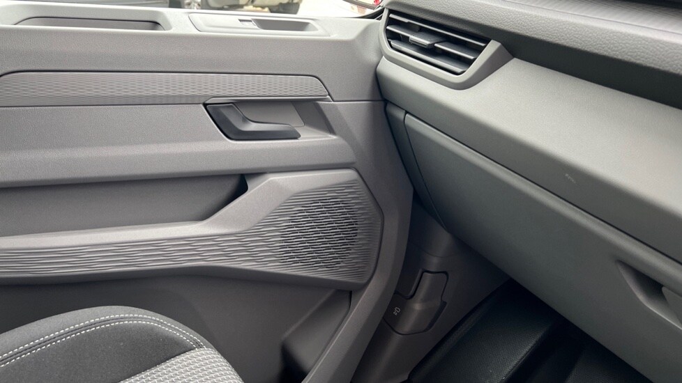 Used Volkswagen Transporter 2025 for sale - 76870298: Photo 44