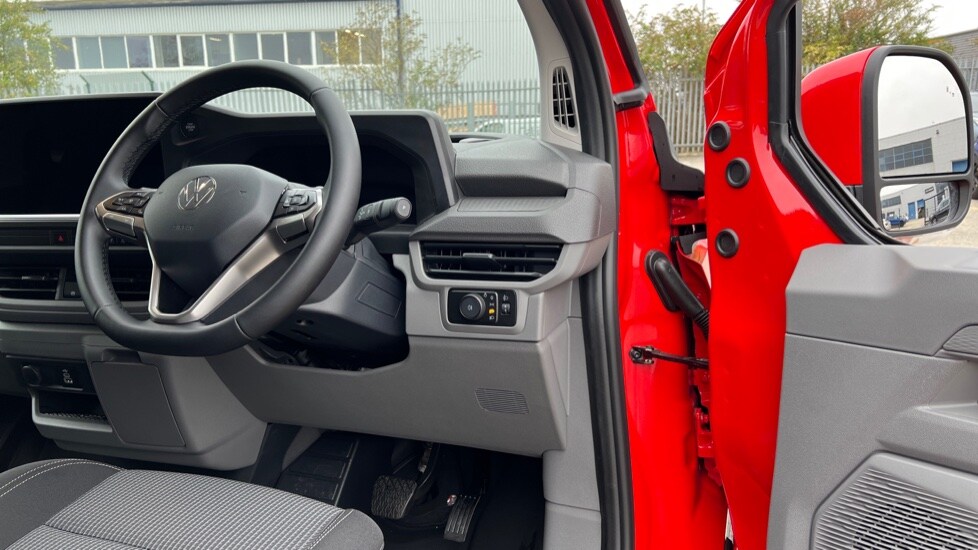 Used Volkswagen Transporter 2025 for sale - 76870298: Photo 59