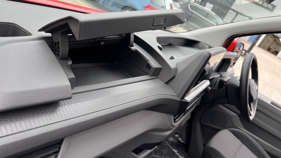 Used Volkswagen Transporter 2025 for sale - 76870298: Photo 94