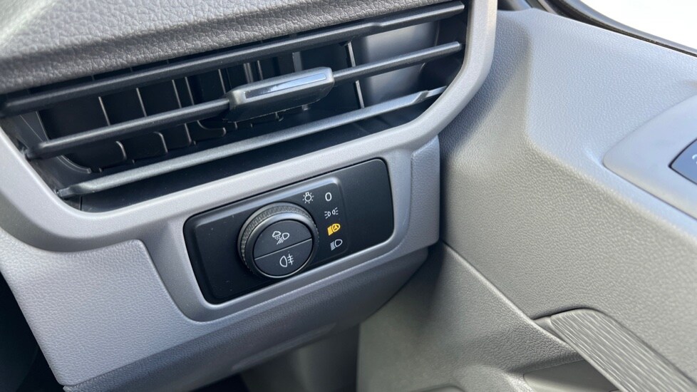 Used Volkswagen Transporter 2025 for sale - 76868472: Photo 32