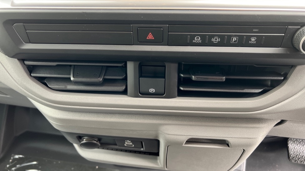 Used Volkswagen Transporter 2025 for sale - 76921670: Photo 13