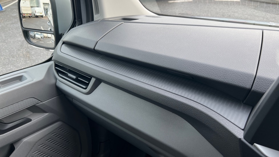 Used Volkswagen Transporter 2025 for sale - 76921670: Photo 35