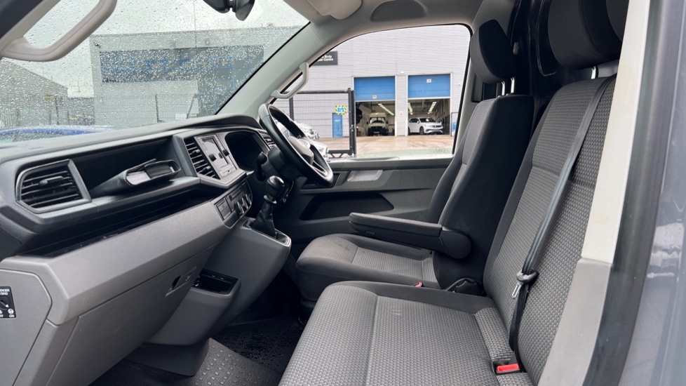 Used Volkswagen Transporter 2022 for sale - 75829111: Photo 2