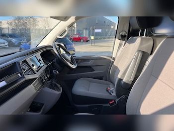 Used Volkswagen Transporter 2022 for sale - 76717347: Photo