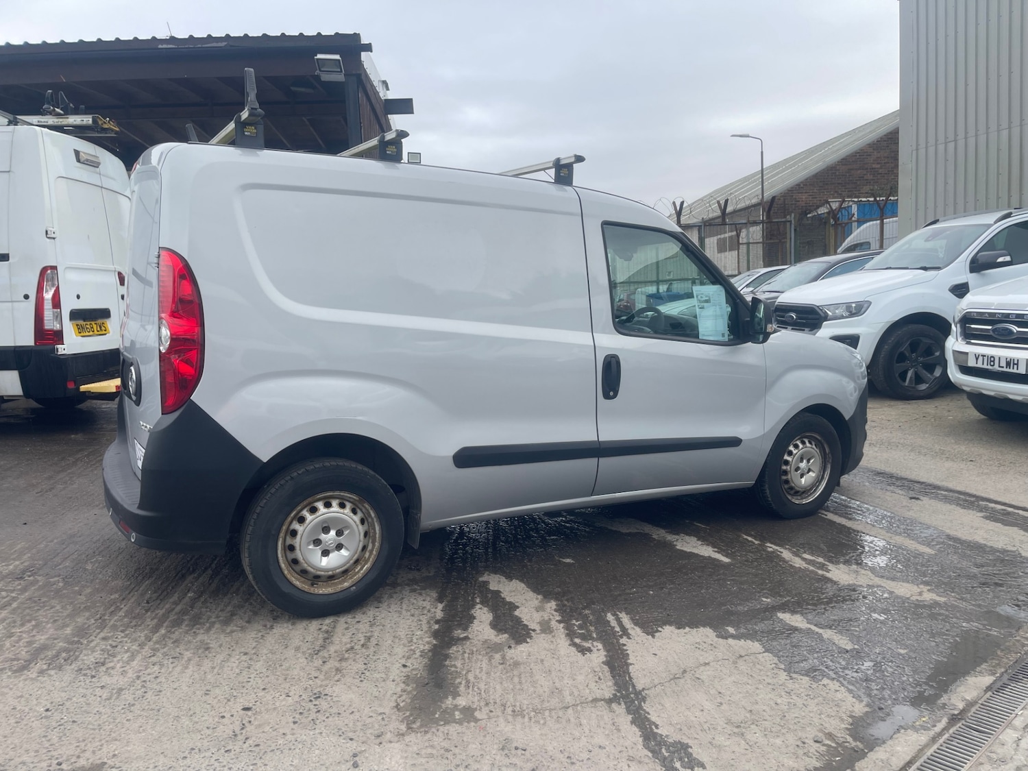 Used Vauxhall Combo 2017 for sale - 78025155: Photo 6
