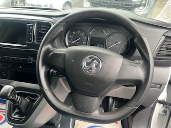 Used Vauxhall Vivaro 2020 for sale - 76159671: Photo 2
