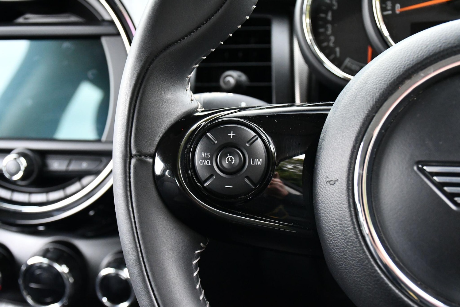 Used MINI Hatch 2019 for sale - 77799381: Photo 13