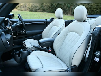 Used MINI Convertible 2019 for sale - 77590046: Photo