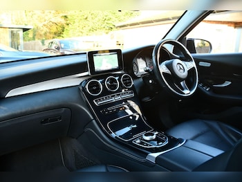 Used Mercedes-Benz GLC 2018 for sale - 77882558: Photo