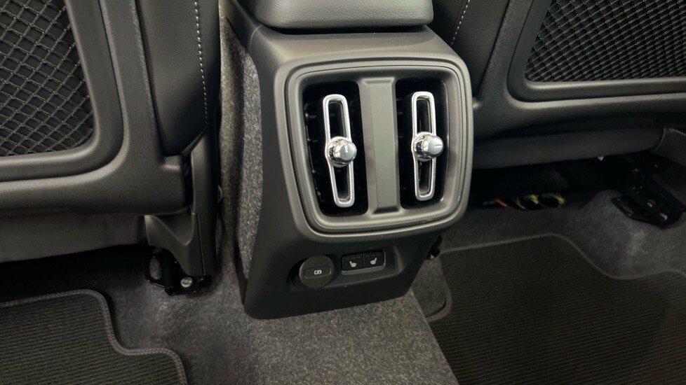 Used Volvo XC40 2024 for sale - 75796704: Photo 15