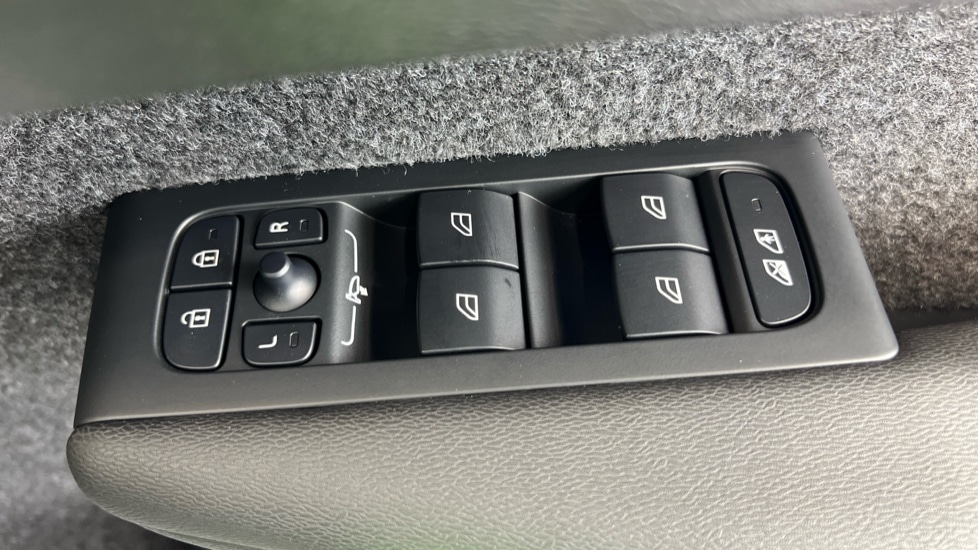 Used Volvo XC40 2024 for sale - 75796704: Photo 24