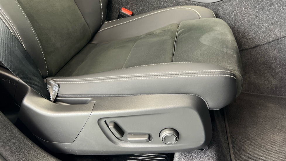 Used Volvo XC40 2025 for sale - 76528865: Photo 30