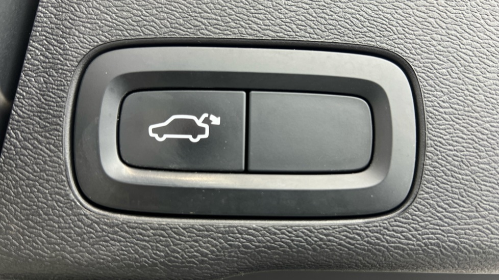 Used Volvo XC60 2021 for sale - 77198120: Photo 35