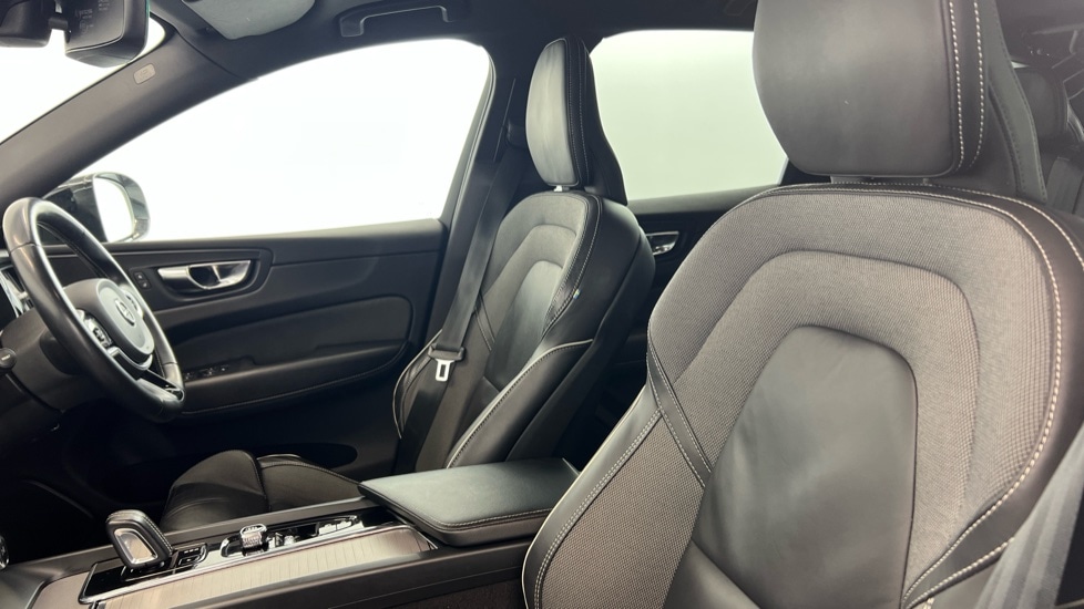 Used Volvo XC60 2021 for sale - 77198120: Photo 37