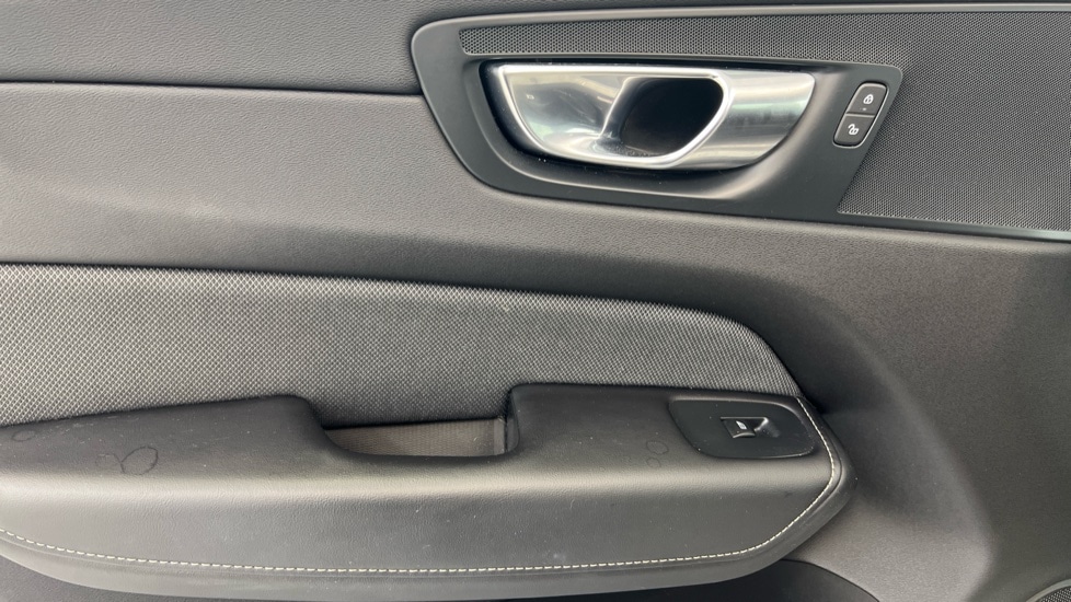 Used Volvo XC60 2021 for sale - 77198120: Photo 40