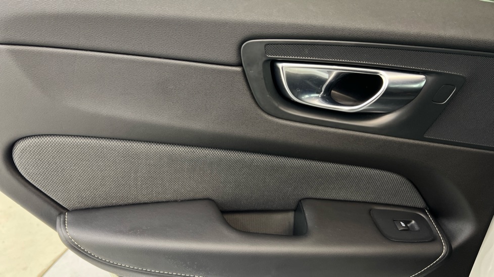 Used Volvo XC60 2021 for sale - 77198120: Photo 43